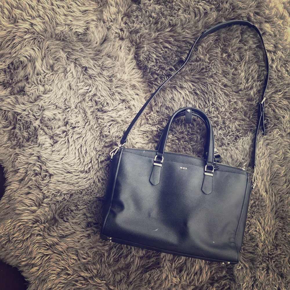 Tumi laptop bag! ✨ real leather!